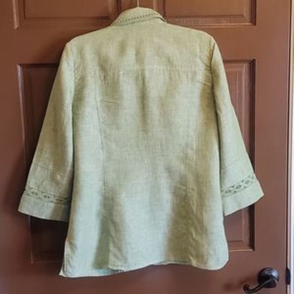 db Life- Linen green shirt with 3/4 length sleeves with eyelet trim. S/M. - Picture 5 of 5